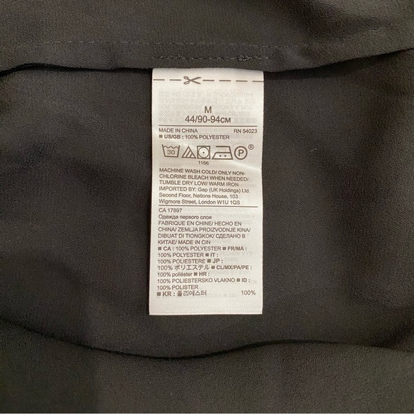 Banana Republic | Black Ruffle Boatneck Short Sleeve Blouse 🖤 - Picture 5 of 5